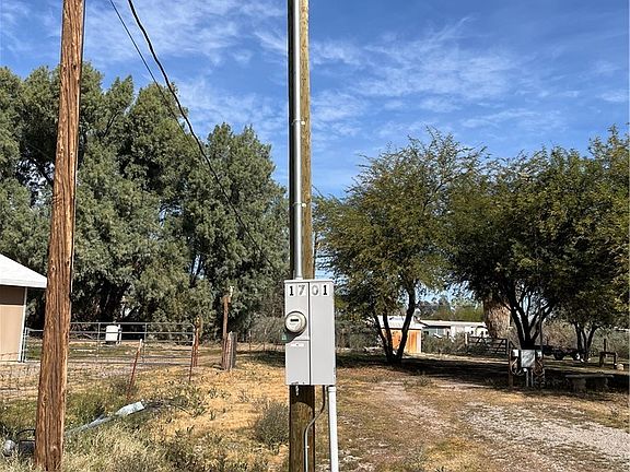 4th image of 1701 E Laguna Rd