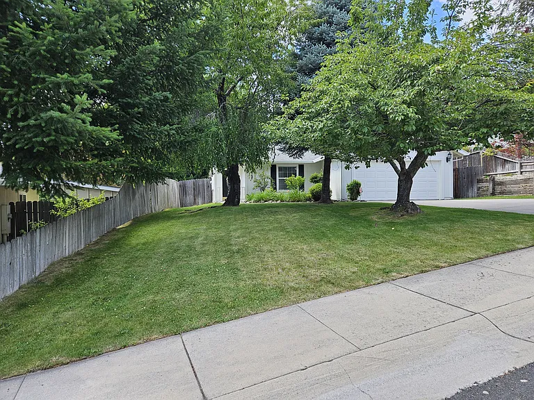 602 Mountain View Dr — Photo 3