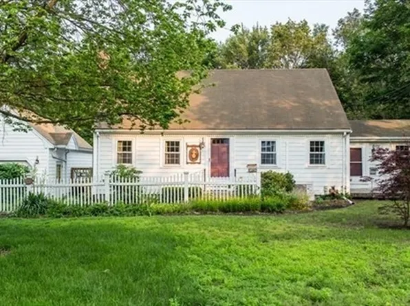 708 West St, Walpole, MA 02081