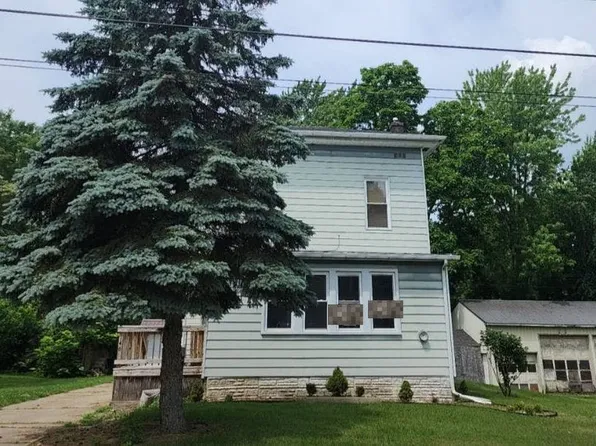 146 S Cedar St, Geneva, OH 44041