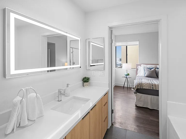 Living at Santa Monica — Photo 64