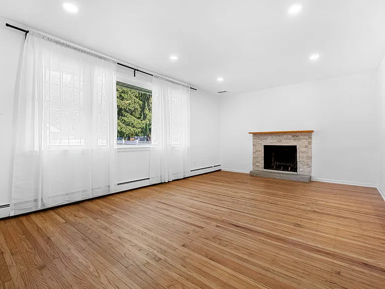 1390 Paxon Pl — Photo 11