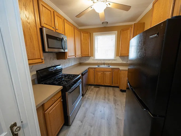 3355 Lexington Rd — Photo 12