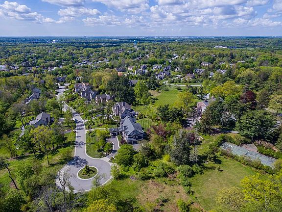 3rd image of Bromley Ct