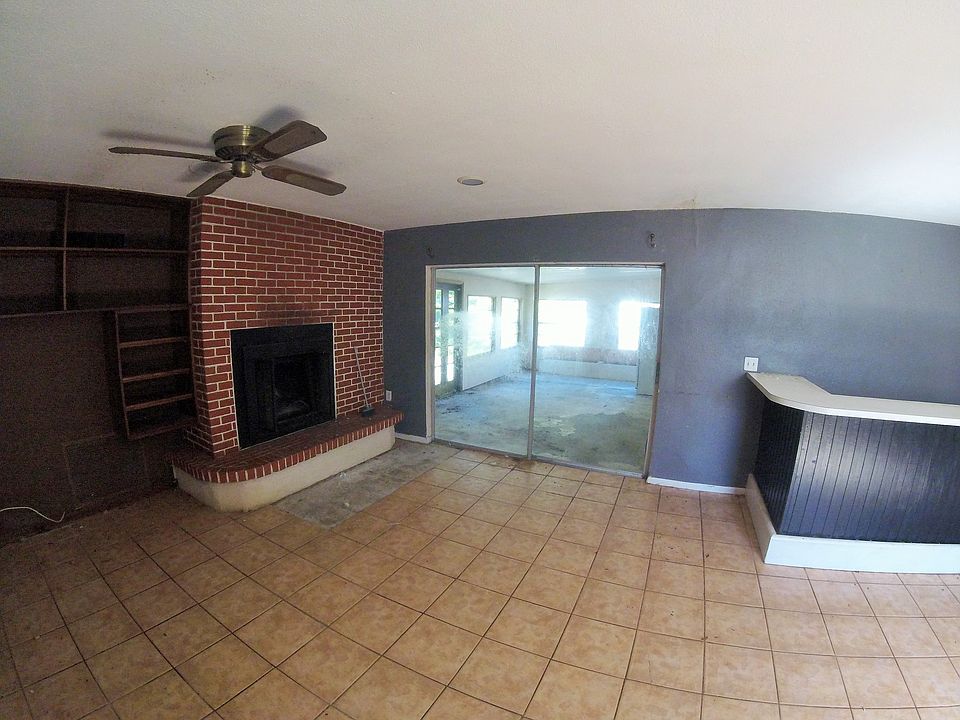 family room to lanai