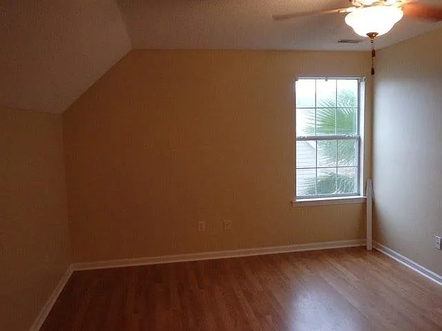 3 bed, 1415 sqft, $2,400 — Photo 4