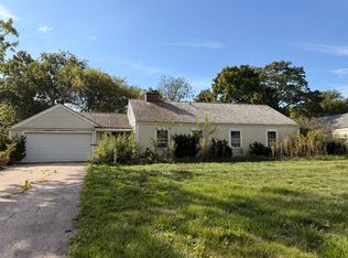 1219 Ridgewood Dr, Northbrook, IL 60062