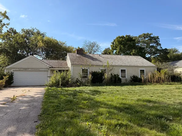 1219 Ridgewood Dr, Northbrook, IL 60062