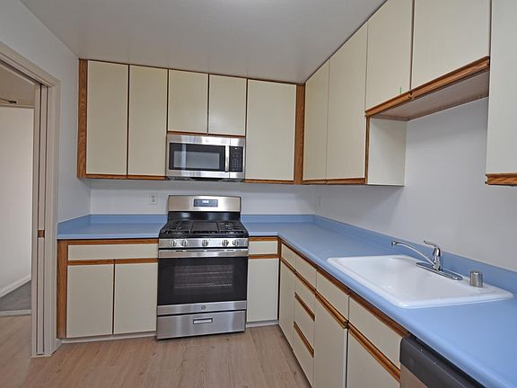 3rd image of 1916 Page St APT 4