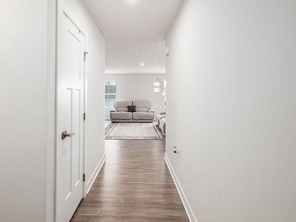 3rd image of 423 Blaise Ln