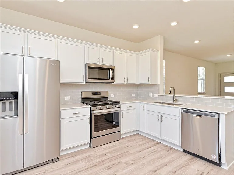 7512 Daves Landing Dr — Photo 8