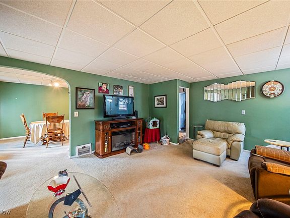 4th image of 555 Stevens Blvd