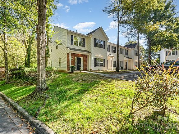 2nd image of 2184 Winthrop Chase Dr