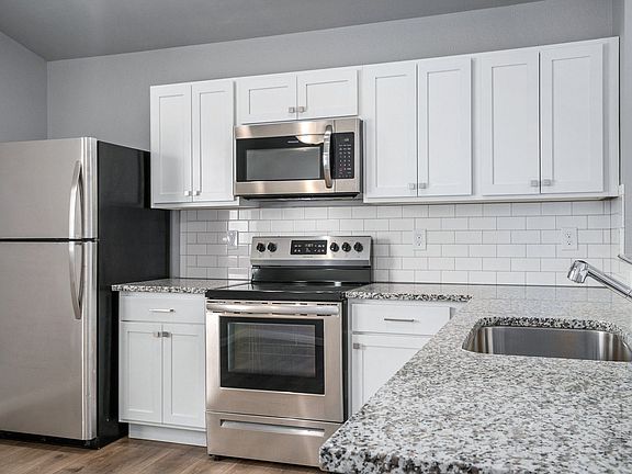 2nd image of 125 Mackenzie St
