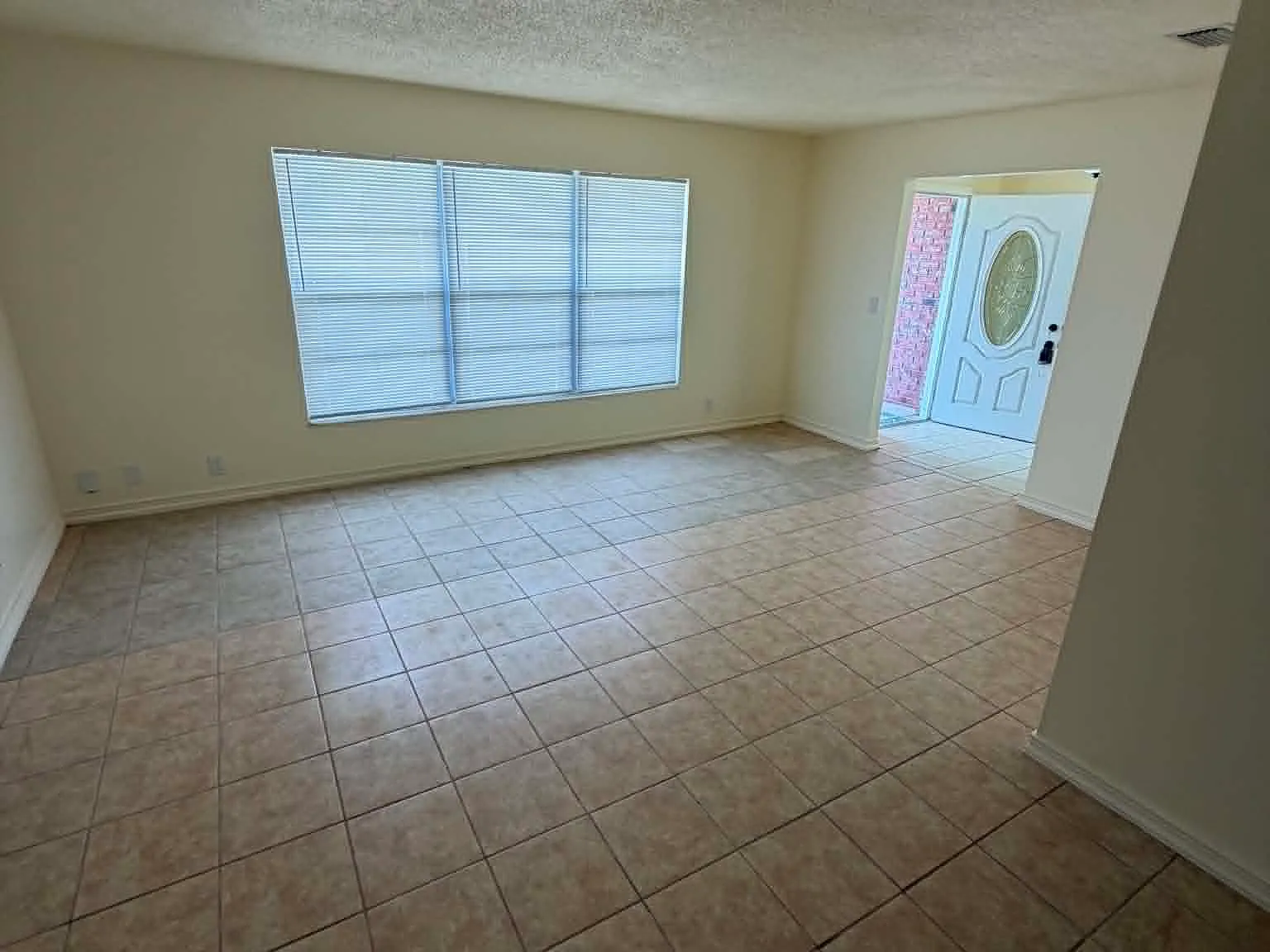 3 bed, 1585 sqft, $1,850 — Photo 3