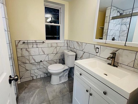 4th image of 362 Lawrie St Floor 2