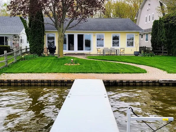 11976 Algonquin Dr, Pinckney, MI 48169