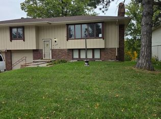10718 Old Maple Rd, Omaha, NE 68134