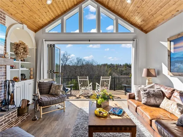 77 Paynes Ct, Roaring Gap, NC 28668