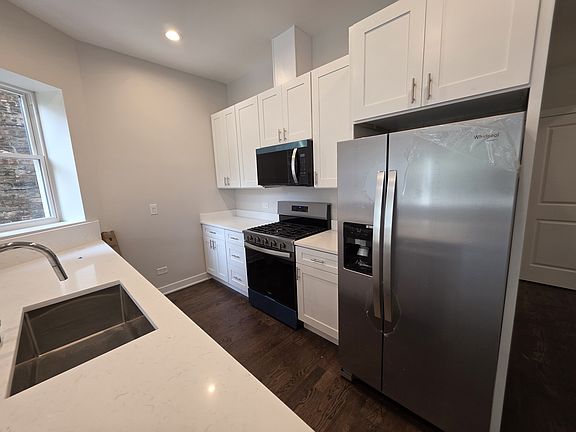 5th image of 3726 N Racine Ave #2
