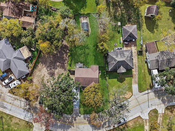 4th image of 216 N Shady Oaks Street