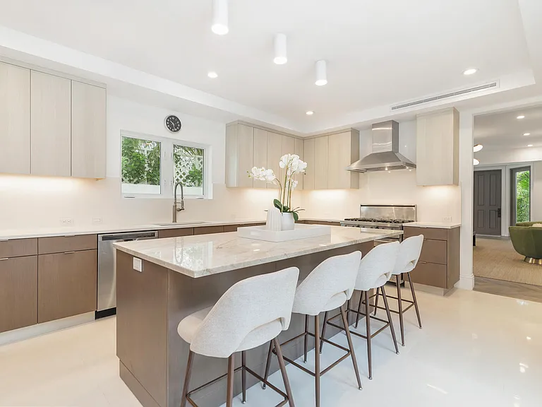 443 Seaview Ave — Photo 5