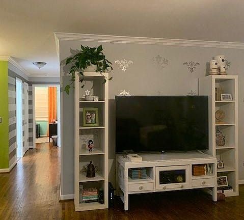 2nd image of 300 Garrett Dr