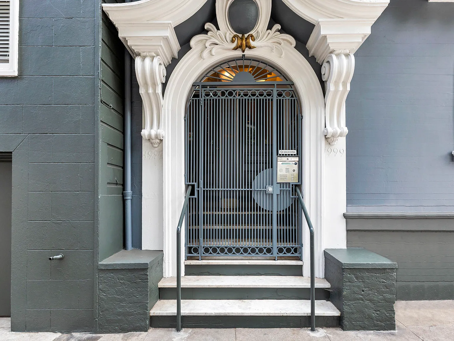 Oak Shrader Apartments — Photo 1