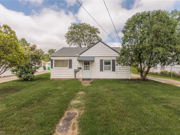 11 Broadmore Ave, Bedford Hts, OH 44146