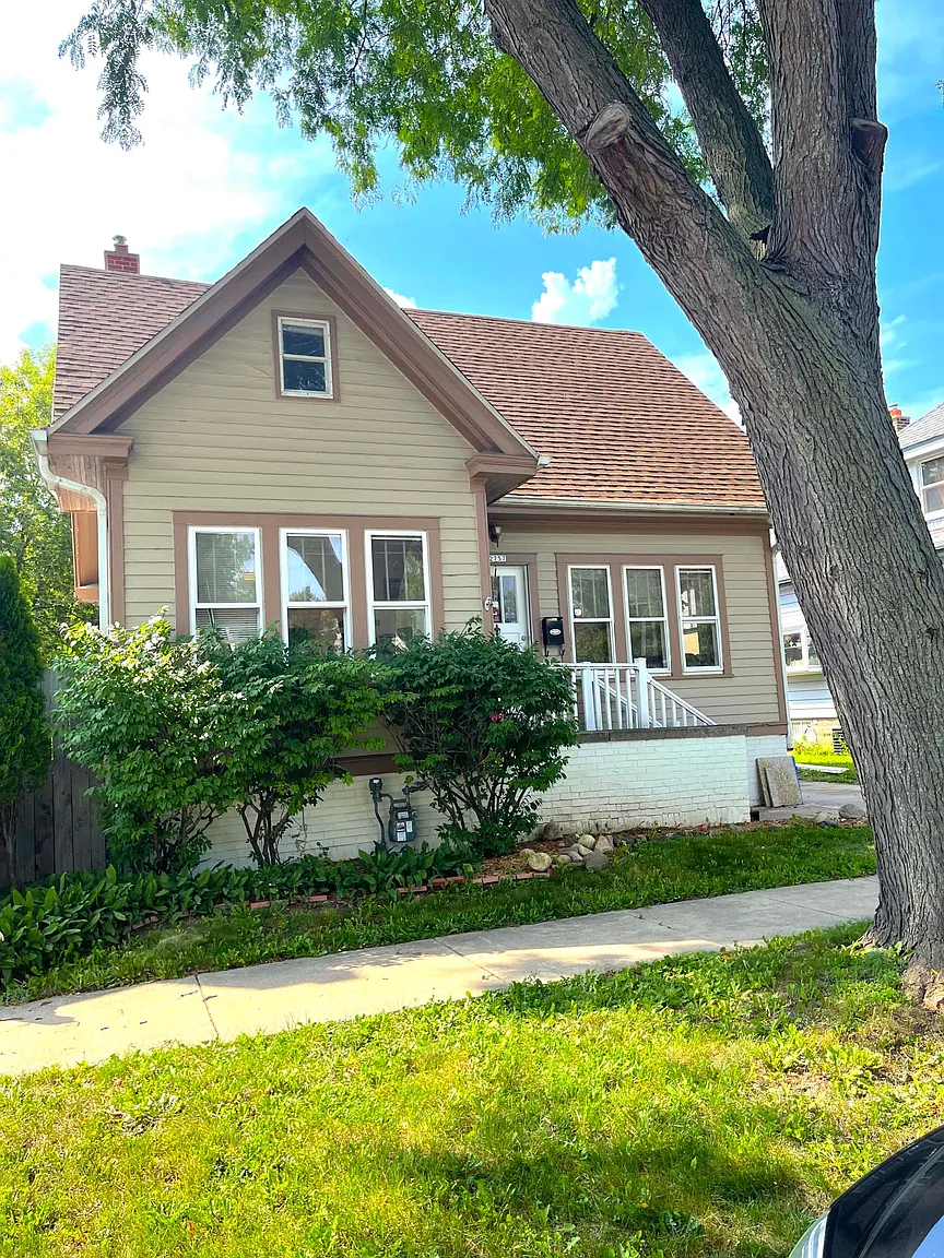 2757 N 76th St photo 1
