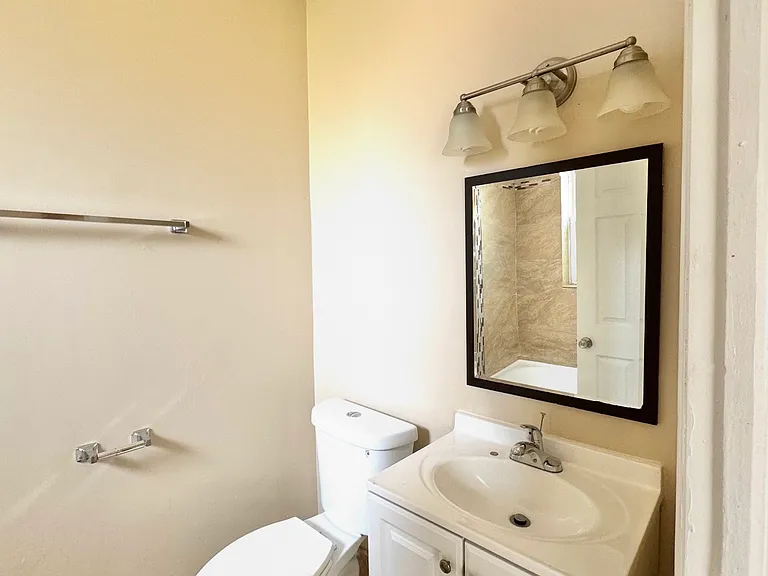 8124 S Maryland Ave #3 — Photo 8