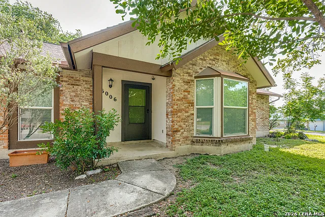 3 bed, 2.0 bath, 1693 sqft, $1,895 — Photo 2
