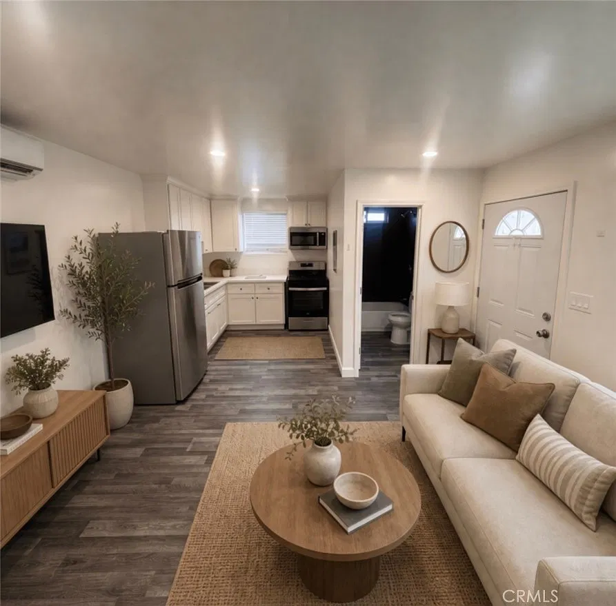 1 bed, 1990 sqft, $1,950 — Photo 2