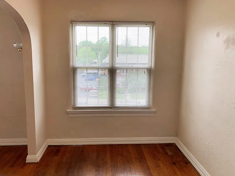 Barrington Apartments — Photo 13