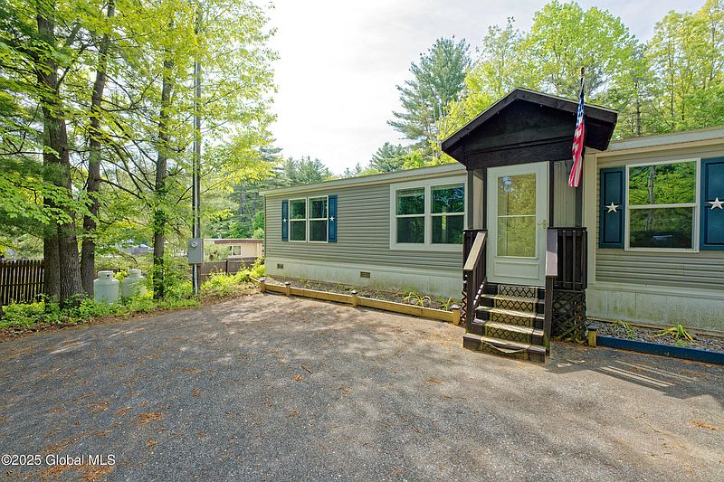 3rd image of 38 Warren Lane