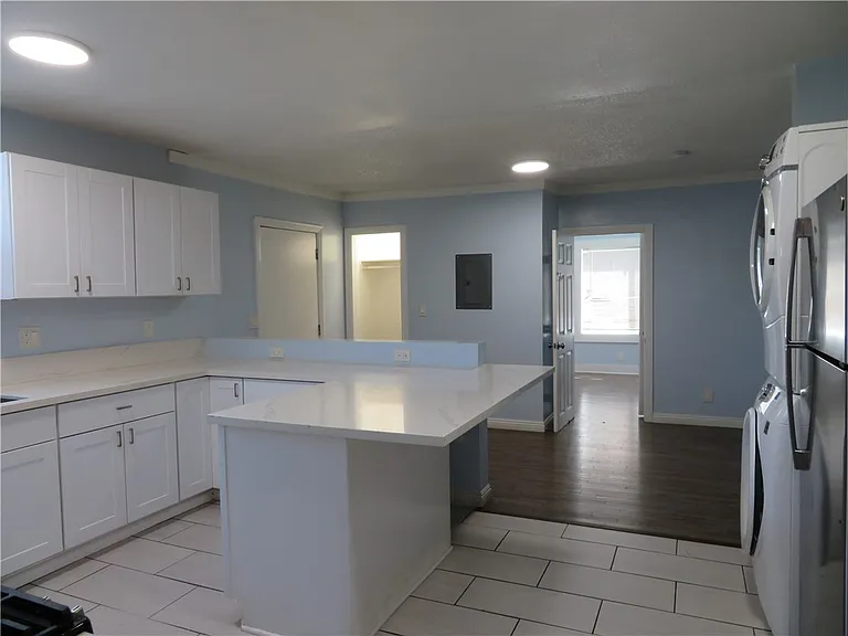 3923 S South Normandie Ave — Photo 4