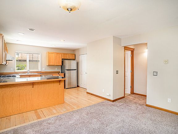 5th image of 10710 Whitman Ave N APT B
