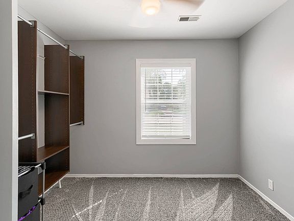 5th image of 678 Danberry St