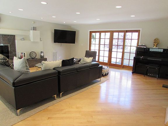5th image of 3631 Dixie Canyon Pl