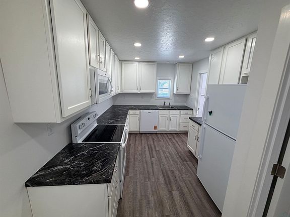 5th image of 809 6th St