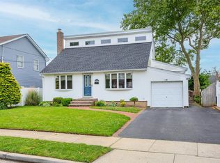17 Plymouth Rd, Massapequa, NY 11758