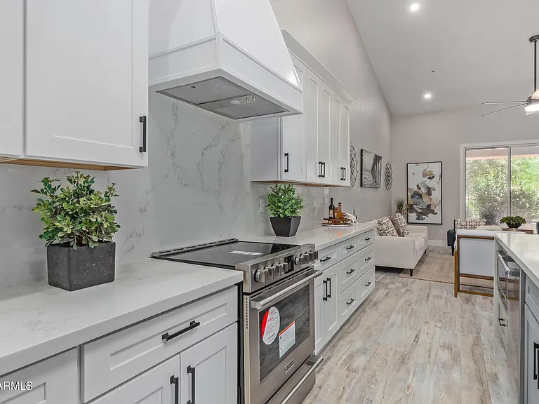 8941 E Maple Dr — Photo 14