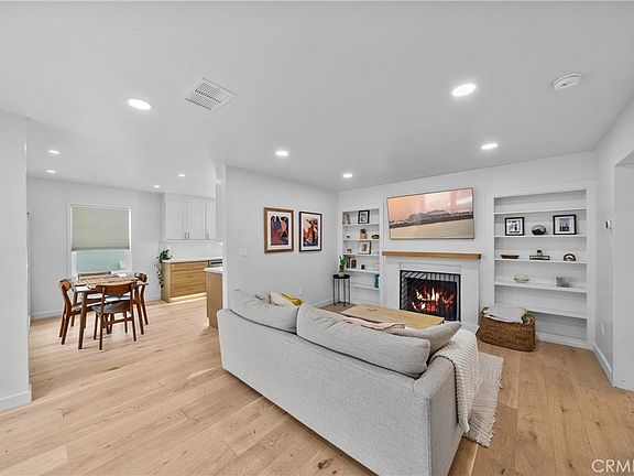 2nd image of 1006 E Ridgewood St