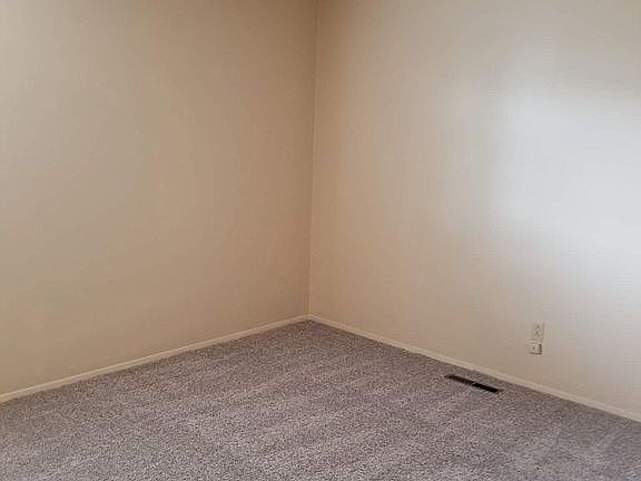 5th image of 2605 Willow Dr