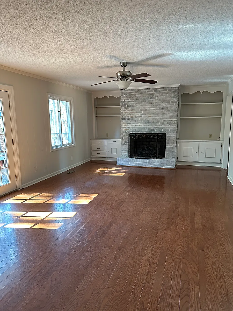 Building Photo - 147 Pine Ridge Dr