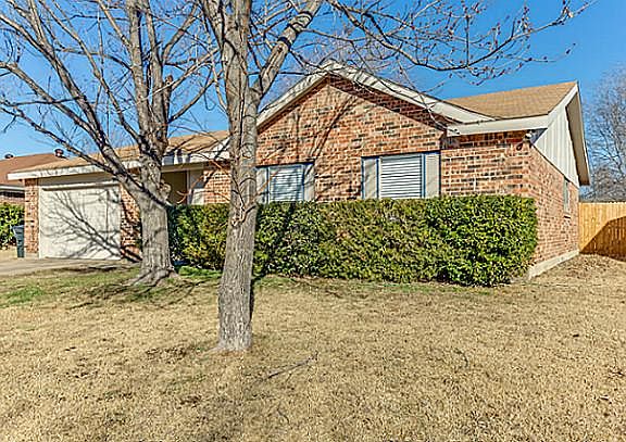 2nd image of 304 Palo Duro Cir