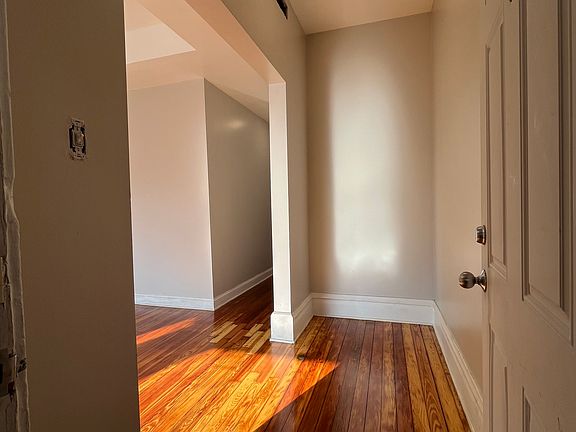 2nd image of 1124 S Richmond St #1