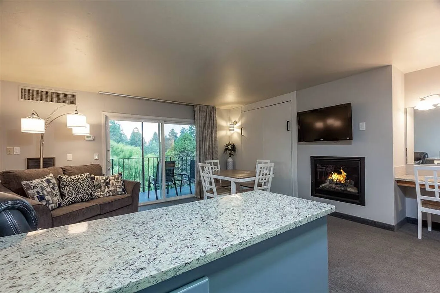 1 bed, 2.0 bath, 624 sqft, $2,770 — Photo 2