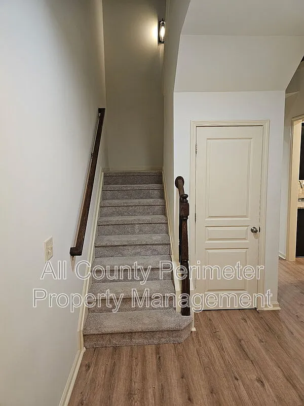 3 bed, 2.5 bath, 1509 sqft, $2,395 — Photo 2