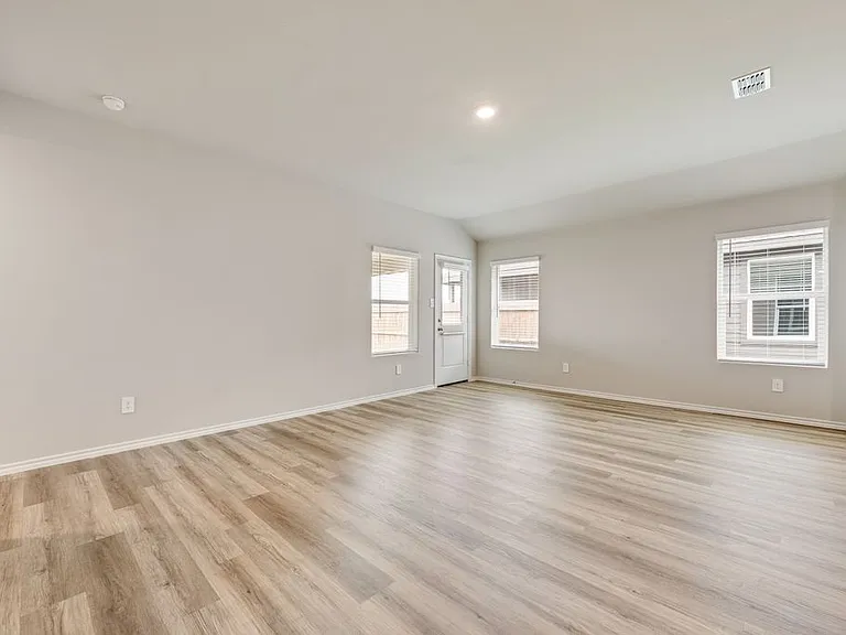 16521 Hudson Prairie Way — Photo 10
